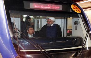 الرئيس روحاني يفتتح خطا جديدا من مترو طهران 
