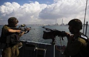 الاحتلال الصهيوني يستهدف قطاع غزة بحرا وبرا