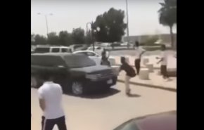 بالفيديو/ سيارة تدهس طالبا في الرياض وتحاول الفرار