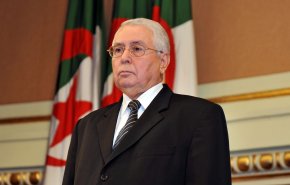رئيس الجزائر المؤقت يتعهد باجراء انتخابات بغضون ثلاثة شهور+فيديو
