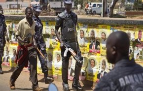 الشرطة الاوغندية تعتقل 10 أشخاص على خلفية اختطاف سائحة أمريكية
