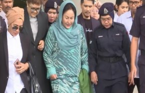 ماليزيا.. توجيه تهمة الفساد لزوجة نجيب عبد الرزاق+فيديو