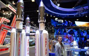 الإمارات تعتزم شراء مركبة سويوز الفضائية من روسيا