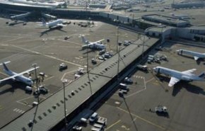 إغلاق مطار الخرطوم وأنباء عن اعتقال شخصيات بارزة بالسودان

