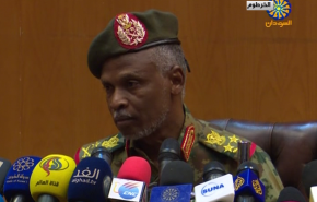 المجلس العسكري السوداني يعد بتنفيذ مطالب المعتصمين