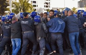 زخمی شدن ۸۳ پلیس و بازداشت ۱۸۰ نفر در اعتراضات الجزائر