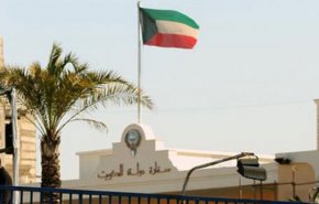 كويتيون يلجأون لمسؤول سعودي في السودان لمساعدتهم على المغادرة.. وسفارة بلادهم تعلق