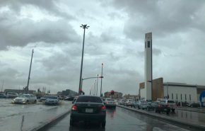 بالفيديو.. أمطار تغرق نفقين شهيرين بالعاصمة السعودية