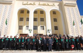 شاهد: نادي القضاة يقاطع الانتخابات الرئاسية في الجزائر