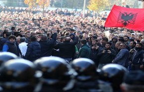 اشتباكات بين المعارضة الألبانية والشرطة في العاصمة تيرانا