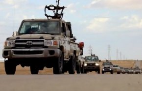 تسلیم شدن ده‌ها نیروی حفتر/درگیری دو قدرت در شرق و غرب لیبی ادامه دارد