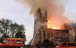 'درس لترامب' من رجال الإطفاء في حريق كاتدرائية نوتردام
