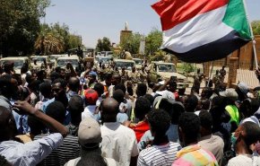 بالفيديو..  ماذا فعل الاطباء والصحافيون السودانيون امام وزارة الدفاع؟