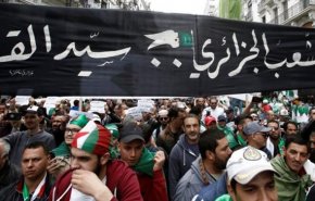 تظاهرات الجزائری ها برای نهمین جمعه متوالی