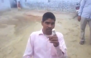 شاهد بالفيديو..هندي يقطع إصبعه بسبب خطأ انتخابي