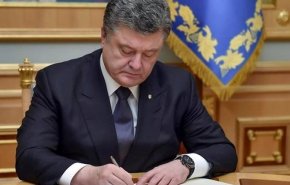 الرئيس الأوكراني يوقع خارطة طريق لحصول بلاده على عضوية الناتو