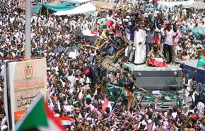 المجلس العسكري السوداني يحذر من إغلاق الطرقات وعرقلة المرور