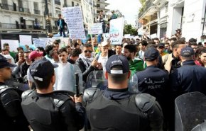 تجدد المظاهرات الطلابية في الجزائر ضد الرئيس الإنتقالي+فيديو