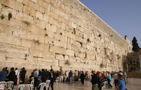 حرکات عجیب یهودیان مقابل دیوار براق در قدس
