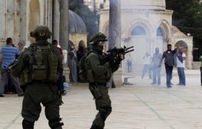 الاحتلال يعتقل أحد المصلين من المسجد الأقصى