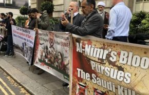 وقفة احتجاجية أمام السفارة السعودية بلندن تدين المجرزة السعودية