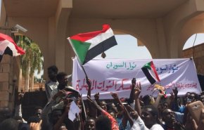 السودانيون للسيسي: إنت حدودك بس أسوان
