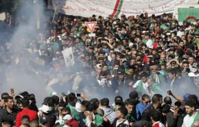 إصابة 13 شخصا في احتجاجات بشرق الجزائر      