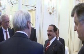 دعوات للضغط على ملك البحرين خلال زيارته إلى باريس + فيديو