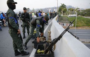 إطلاق الغاز المسيل للدموع على زعيم المعارضة في فنزويلا