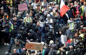 الشرطة الفرنسية تعتقل مئات العمال بعد قمع مظاهراتهم