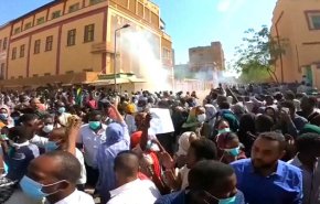 تداوم تظاهرات گسترده انقلابیون سودان 