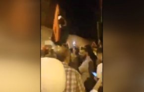 شاهد: ليبيون امام السفارة السعودية 'بومنشار عدو الله'