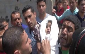 بالفيديو.. غزة تشيع عائلة كاملة: أم مع جنينها ورضيعتها