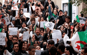 الجزائر تشهد أول مظاهرة خلال شهر رمضان
