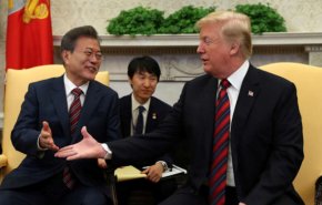ترامب يبحث نزع السلاح النووي مع رئيس كوريا الجنوبية


