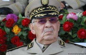 الجيش الجزائري يشن انتقاده الاعنف ضد الاحزاب
