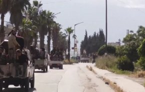 الجيش وحلفاؤه يدخلون الحدود الإدارية لمحافظة إدلب + فيديو