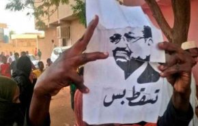 الشرطة السودانية تزيل اسم البشير وصوره من أبراجها