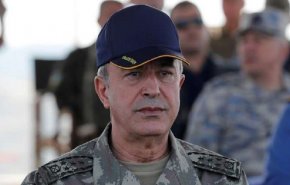 وزير الدفاع التركي يتفقد مطارا سيستقبل مقاتلات إف - 35 