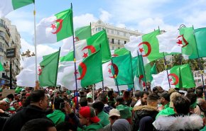 3 شخصيات جزائرية بارزة تدعو الجيش للحوار