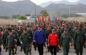 پیام ارتش ونزوئلا به آمریکا: سلاح در دست، منتظرتان هستیم

