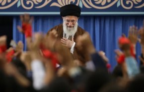 قائد الثورة يستقبل لفيفا من طلاب الجامعات الايرانية