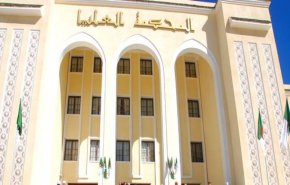 الجزائر... إحالة ملفات مسؤولين كبار إلى المحكمة العليا