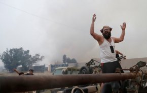 المواجهات بين قوات حفتر وحكومة الوفاق تقترب من وسط طرابلس