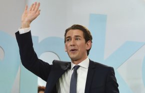  البرلمان النمساوي يسحب الثقة من حكومة سيباستيان كورتس