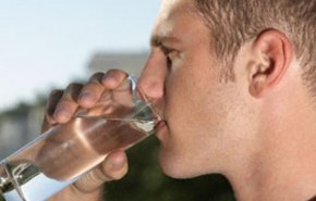 الإكثار في شرب الماء يهدد الجسم بأمراض خطيرة