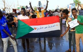 السودان.. تجمع المهنيين يهدد بعصيان مدني للضغط على المجلس العسكري
