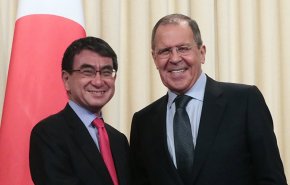 اليابان تؤكد تحسن علاقاتها مع روسيا