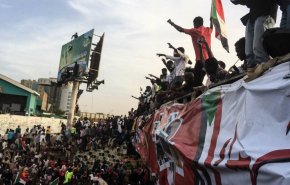قائد عسكري: اعتصام القيادة العامة خطر على السودان