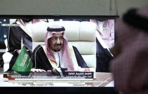 شاهد: الملك السعودي يحرض القمة الاسلامية ضد ايران
